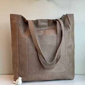 Latico Margie Leather Tote Bag New Without Tag 🏷️ 
Color: Mushroom